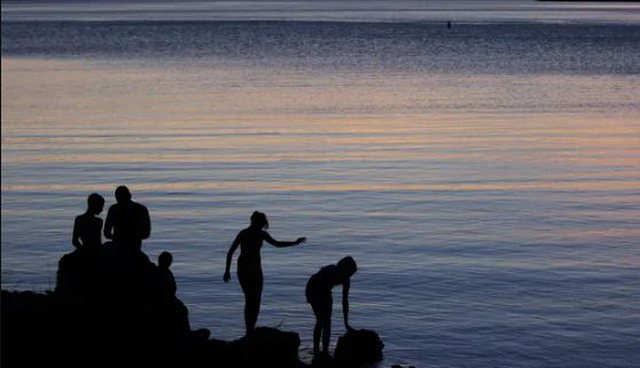 Adoleshenti nga Las Vegas vdes nga ameba që ha trurin