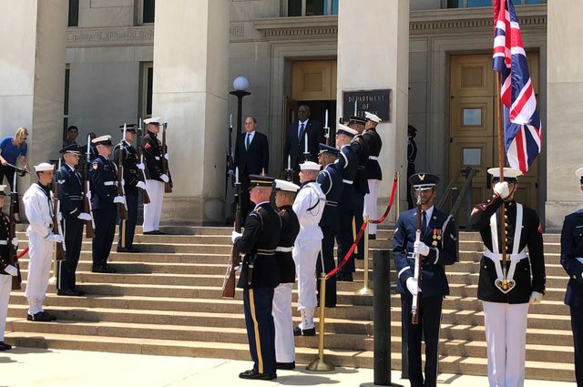 “Kërcënimi bërthamor, Perëndimi në këmbë”, ministri britanik i Mbrojtjes vizitë në SHBA