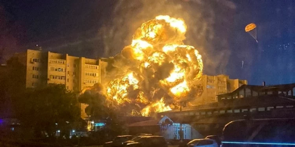 Tjetër incident ajror! Avioni përplaset në një ndërtesë banimi, vdesin dy pilotët