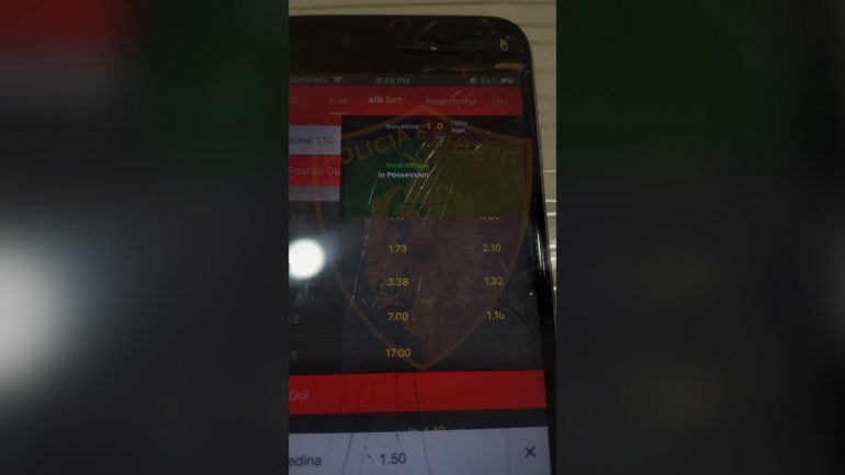“Game Over”/ Policia kontrolle në lokalet e Tiranës, pranga dy personave që kishin kthyer biznesin në ambient për lojëra fati