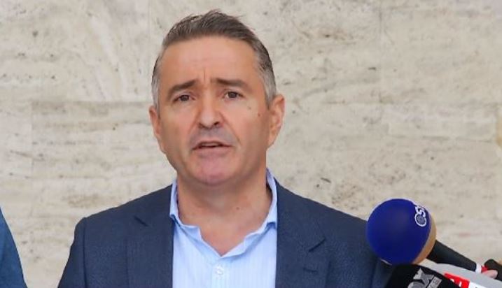 Pedagogët paralajmërojnë protestën e radhës: Nuk negociojmë asnjë qindarkë për rritjen e pagave!