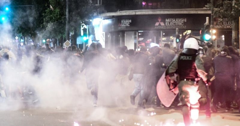 Një 19-vjeçare u përdhunua në Komisariat nga dy policë, në shtetin fqinj zhvillohen protesta të dhunshme