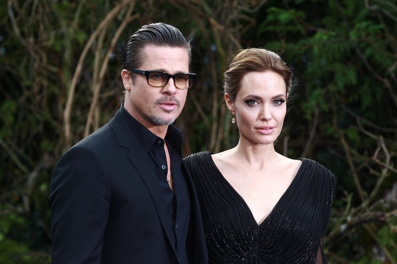 E BUJSHME! Angelina Jolie akuzon Brad Pitt: Më sulmoi mua dhe fëmijët në avion