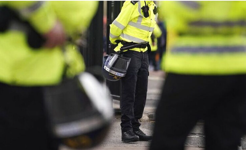 Britani/ 14-vjeçari vret me thikë shokun, ndihmohet nga një vajzë 13-vjeçare