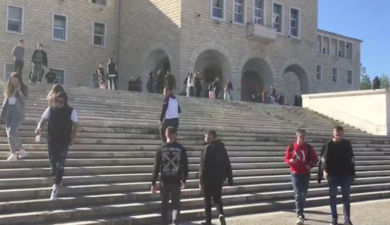 Protesta dhe bojkoti i mësimit nga pedagogët, reagon Ministria e Arsimit: Jemi të hapur për dialog mbi kërkesat e sindikatave