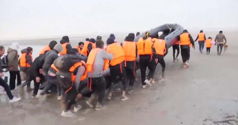 Shqipëria kryeson listën/ Sekretarja britanike tregon shifrat: Ja sa rrezikojnë jetën për të shkuar në Angli