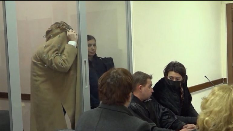 Futën në Shqipëri 1.2 milionë euro të falsifikuara, prokuroria e Tiranës kërkon 27 vite burg për tre francezët