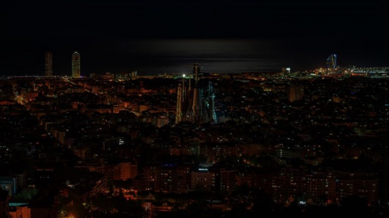 Masat e BE-së për kursimin e energjisë, vitrinat e lokaleve pa ndriçim, fiken edhe reklamat e dyqaneve, do të punojnë me orar të shkurtuar