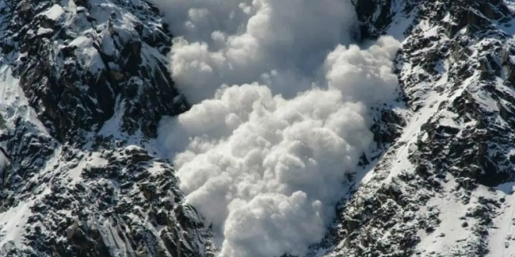 I zuri orteku, vdesin 19 alpinistë në Himalaje