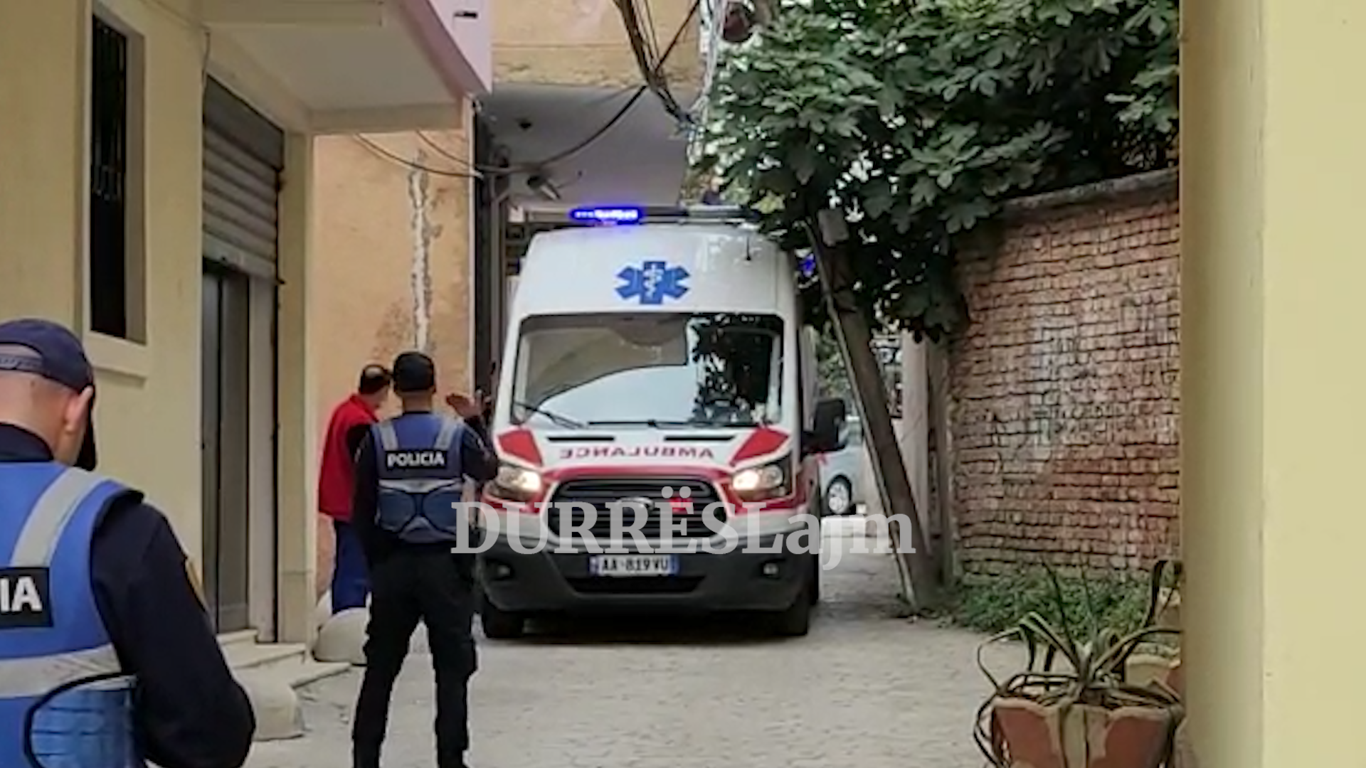 Rrugët e Durrësit, ndërhyrja e mjeteve të emergjencës shpesh herë e vështirë (VIDEO)