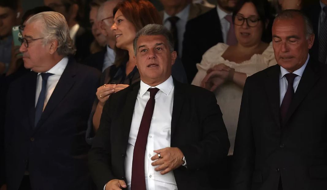 Laporta i tërbuar me gjykimin, futet në dhomën e zhveshjes së arbitrave