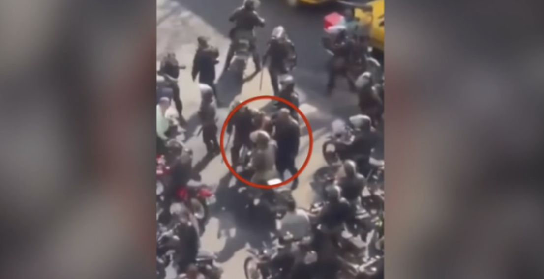 Protestat në Iran, policia sulmon seksualisht një grua teksa tenton ta arrestojë (VIDEO)