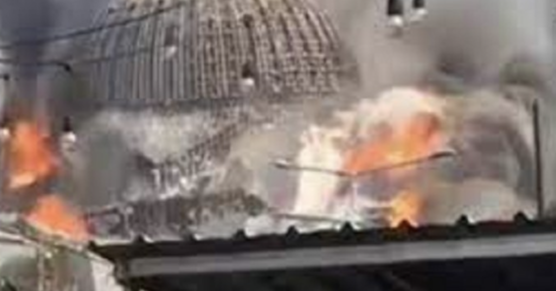 Shembet nga zjarri kupola gjigante e xhamisë së Xhakartës në Indonezi (VIDEO)