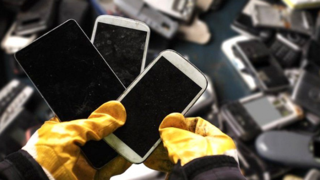 Rreth 5.3 miliardë celularë në mbeturina gjatë një viti