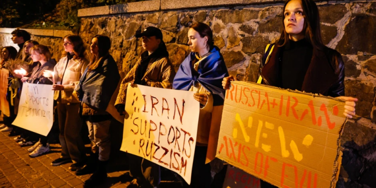 Irani paralajmëron shtetasit e tij që të largohen nga Ukraina