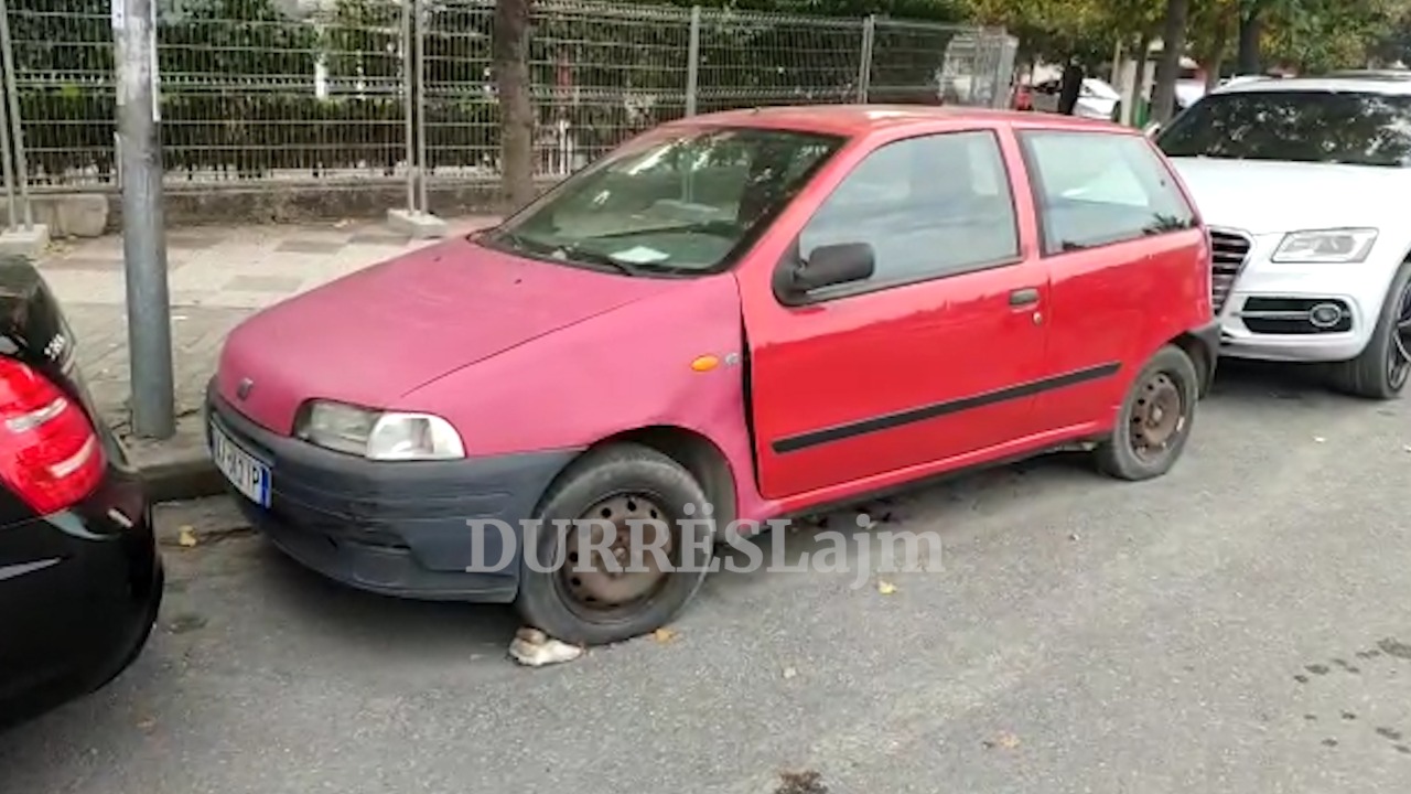 Sa e vështirë është të gjesh një vend parkimi në Durrës? Ja një arsye dhe një zgjidhje (VIDEO)