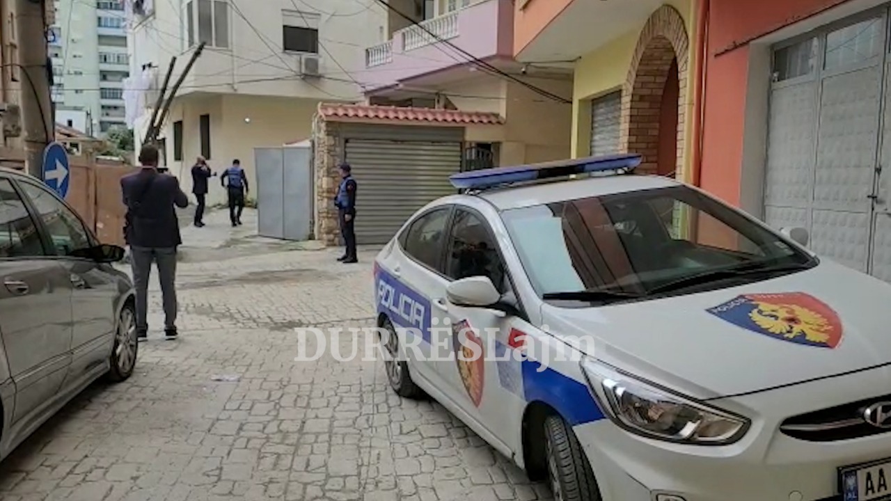 LAJM I FUNDIT/ Gruaja plagos burrin në Durrës (VIDEO)