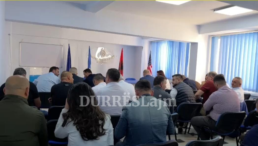 Alibeaj takim në PD Durrës, çfarë diskutoi me drejtuesit dhe strukturat