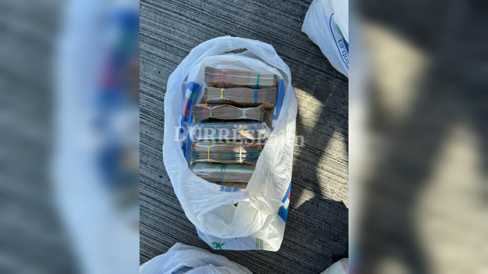 EMRI/ Kush është shoferi i autobusit ku u kapën eurot dhe mallrat kontrabandë?