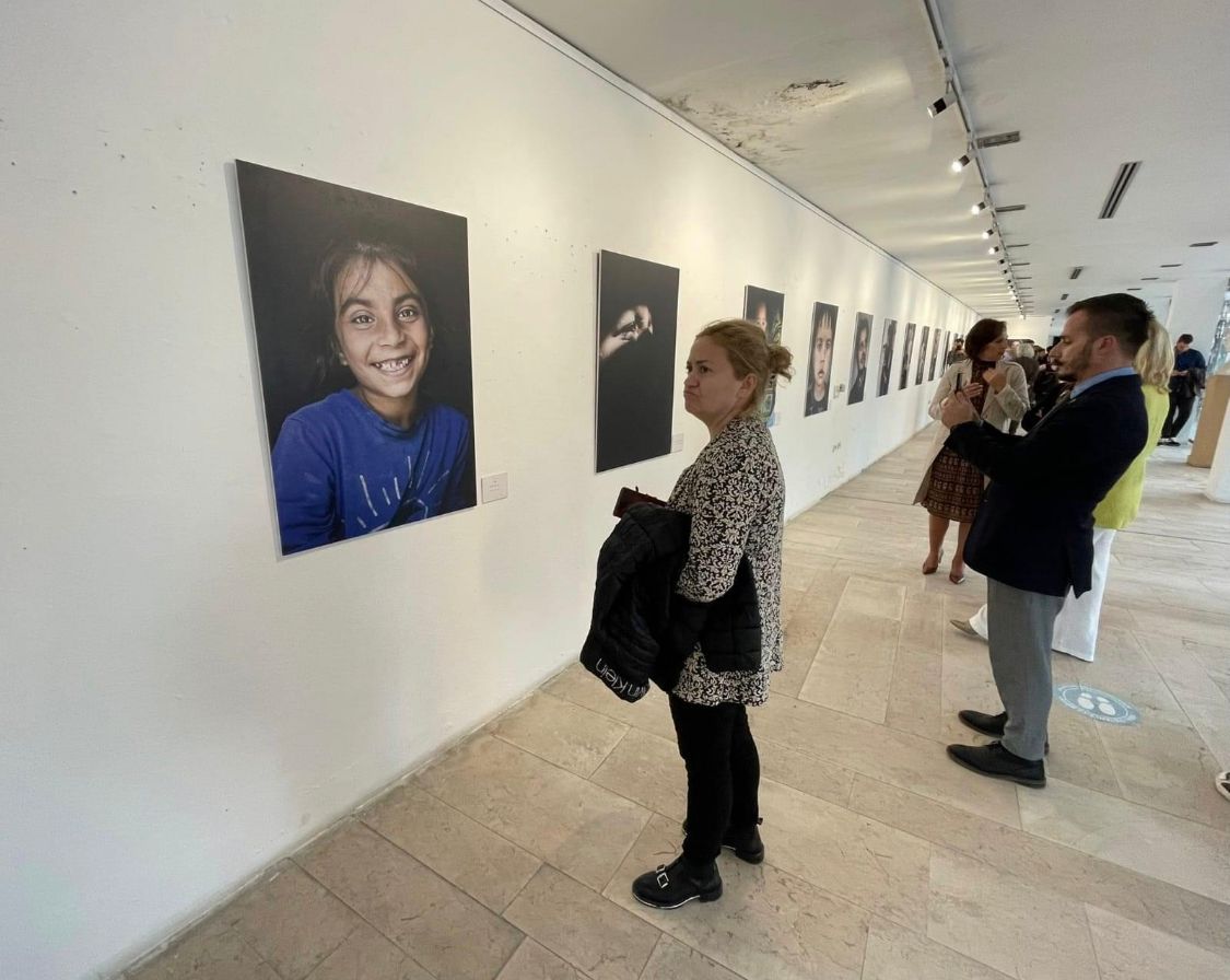 “We the people”/ Ekspozita e veçantë me portretet e njerëzve të zakonshëm në Durrës, në kuadër të javës së Kombeve të Bashkuara