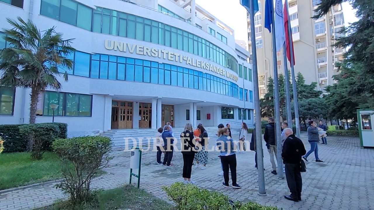 Pedagogët e UAMD-së sërish në protestë (VIDEO)