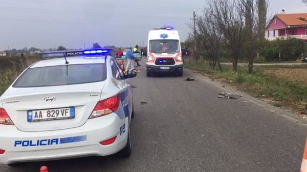 Durrës, makina përplas fëmijën 3 vjeç në rrugë