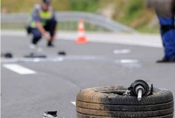 Makina del nga rruga në autostradën Tiranë-Durrës, humb jetën shoferi 44-vjeçar