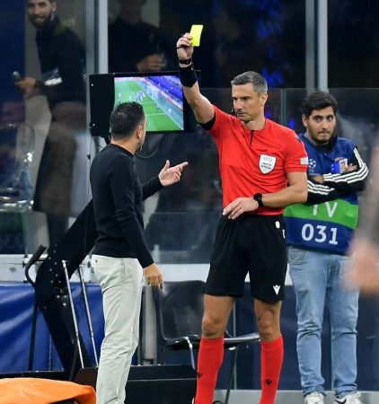 “Arbitri të na jap shpjegime”, Xavi shpërthen në konferencë. Inzaghi: Ky është fillimi