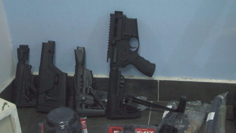 Aksioni në Belsh, prokuroria jep detaje: Sekuestrohen armë, fishekë, granata