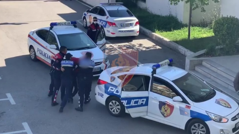 Përdhunoi të miturën, policia arreston 19-vjeçarin