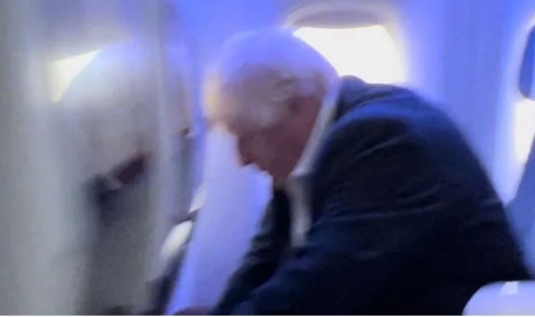 Johnson rikthehet nga pushimet në Republikën Domenikane, kërkon të rimarrë detyrën si kryeministër i Anglisë