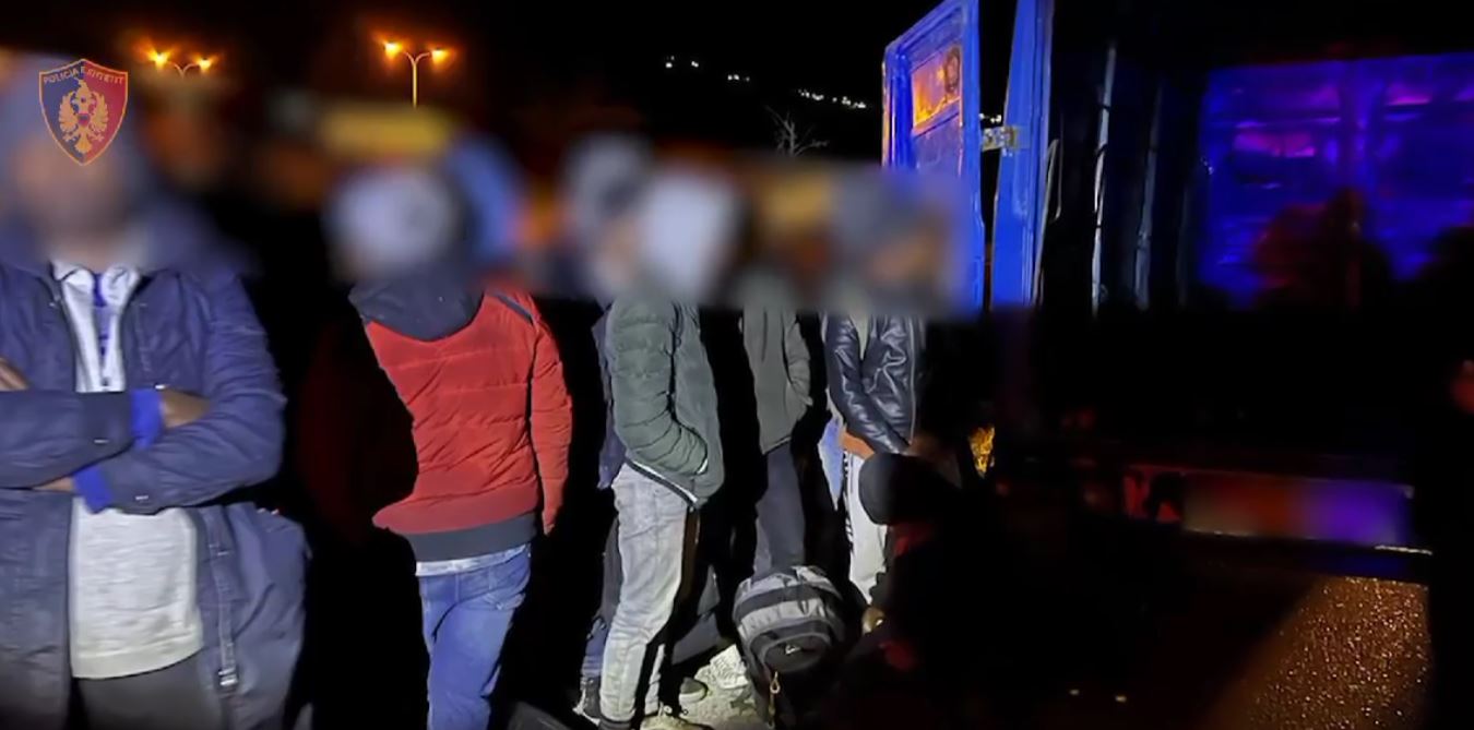 Po transportonte 10 emigrantë të paligjshëm, arrestohet 37-vjeçari nga Durrësi (EMRI)
