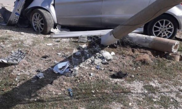 Automjeti përplaset me shtyllën, dy të plagosur
