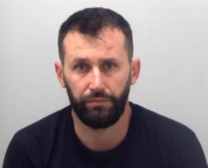 “I forti” i Shkodrës dënohet në Angli. U kap me pistoletë, drogë dhe para cash