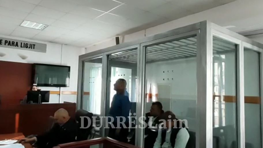 Sekuestrimi i 522 mijë eurove dhe mallrave kontrabandë në Durrës, nis gjyqi ndaj pronarit të autobusit dhe dy ndihmësve