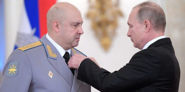 Konsiderohet si i “pamëshirshëm! Kush është Surovikin, komandanti i ri i zgjedhur nga Putini për luftën në Ukrainë