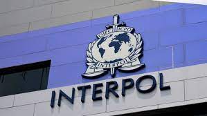 Të shpallur në kërkim nga Interpol Tirana, arrestohen dhe ekstradohen në Shqipëri tre shtetas