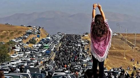 Nuk ndalen protestat në Iran, mijëra qytetarë sfidojnë forcat e sigurisë