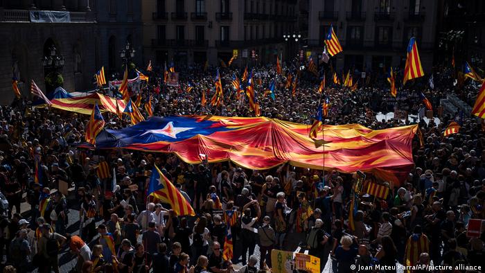 Mijëra katalanas kërkojnë pavarësinë në Barcelonë