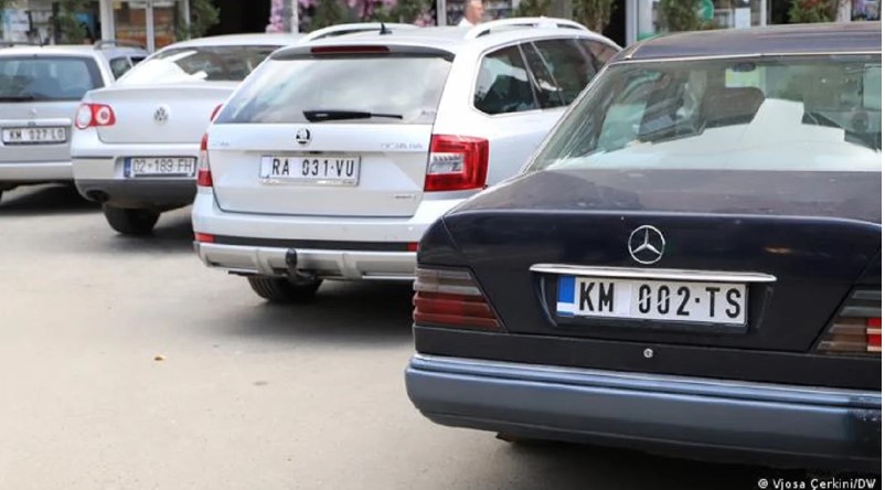 Afati përfundon më 31 tetor, ndërkombëtarët kërkojnë që Kosova të zgjasë periudhën e riregjistrimit të targave të makinave serbe
