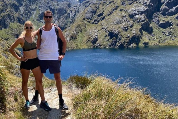 U mbajtën fshehurazi për gati katër muaj, Irani liron çiftin e blogerëve