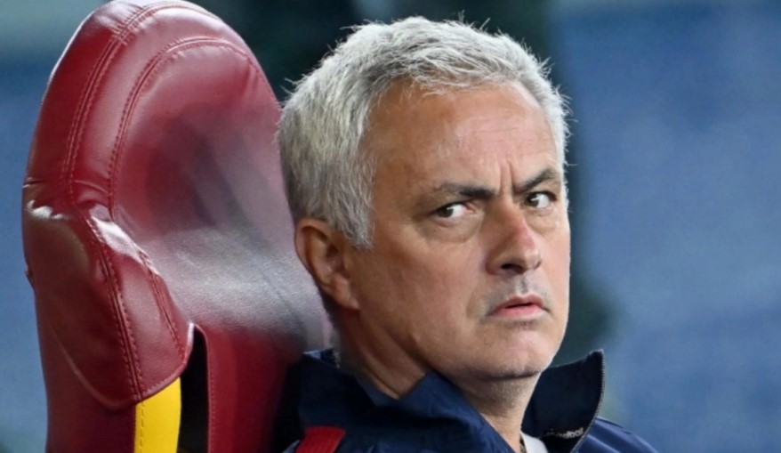 Prapaskena nga dhomat e zhveshjes, Mourinho “kërcënoi” lojtarët: Nuk jam mësuar të humbas!