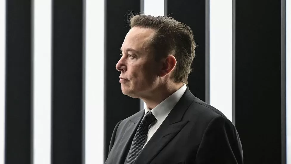 Elon Musk blen Twitter për shumën marramendëse! Sa shkel në kompani, përzë disa nga drejtuesit