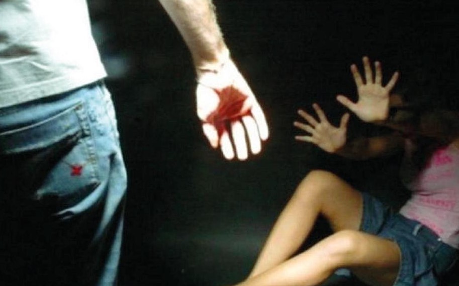 Ndalohet minoreni në Durrës, tentoi të përdhunojë 23-vjeçaren në bashkëpunim me një djalë tjetër