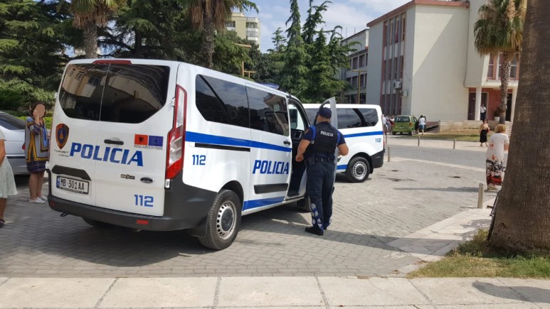 Arrestohen 3 persona në Durrës, akuzohen për vepra të ndryshme penale