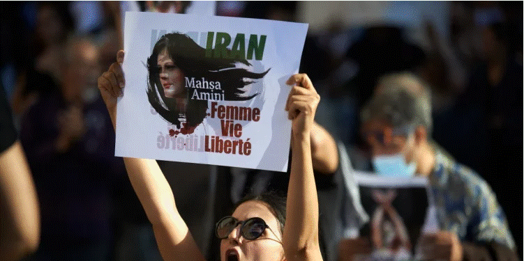 Vala e protestave në Iran, mbi 120 të vrarë deri më tani