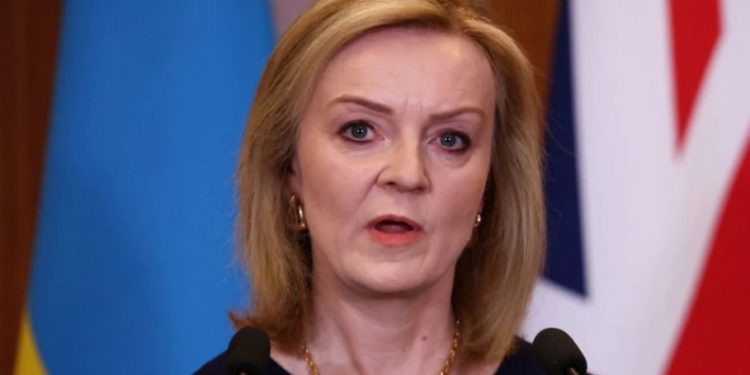 Truss shkarkon ministrin e Financave