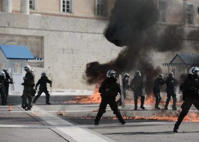 Greqi, grevë 24 orëshe kundër krizës ekonomike, qytetarët përleshen me policinë