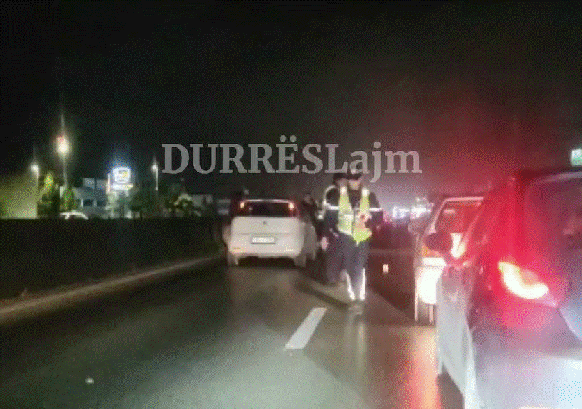 Aksident në autostradën Durrës-Tiranë, makina përplaset me motorin (VIDEO)