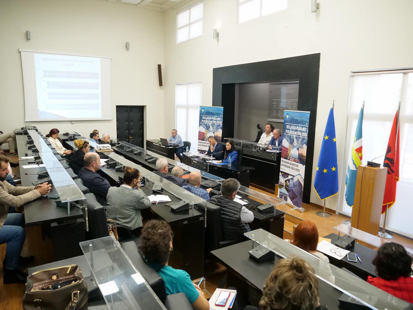 Durrës/ Dëgjesë publike për programin e paketës fiskale, Sako tregon çfarë u diskutua (FOTO)